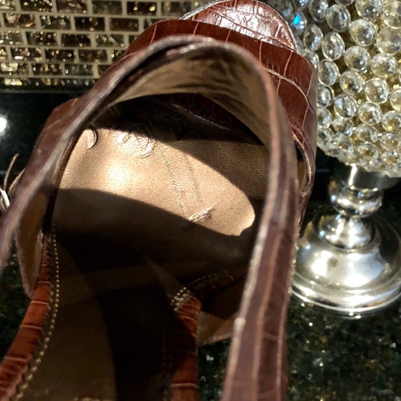 BRAND NEW GORGEOUS BANDOLINO HEELS, SIZE 9.5 - Picture 8 of 8